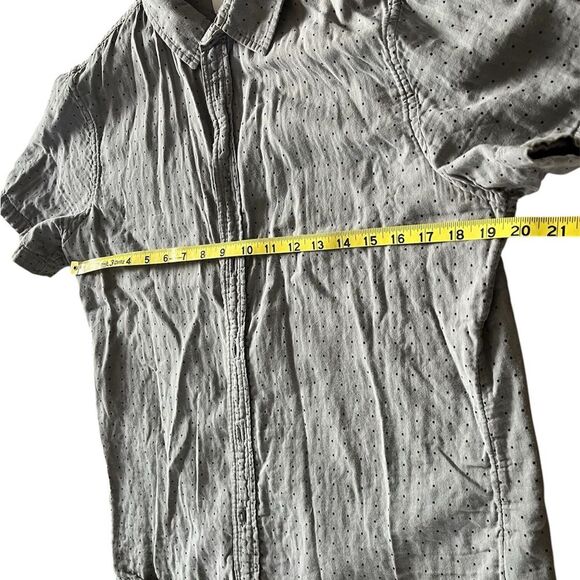 Casual Gray Short Sleeve Shirt - Picture 2 of 4